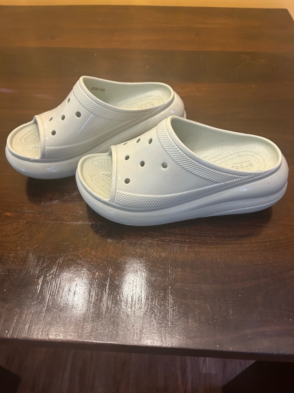 Woman’s Croc Slide Clog Sandals- 8